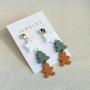 FREE💚 with Purchase 💚 Three Tiered Holiday Christmas Stud Earring With drop